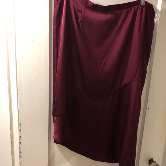 Silky satiny burgundy skirt - Picture 2 of 3